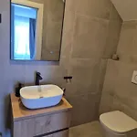 Stone Tonka Пула