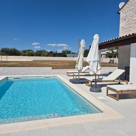 Stone With Private Pool * Pula