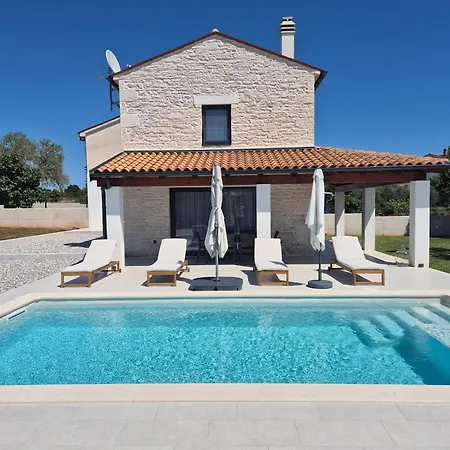 Stone With Private Pool * Pula