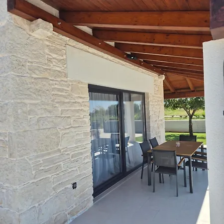 Villa Stone With Private Pool Pula