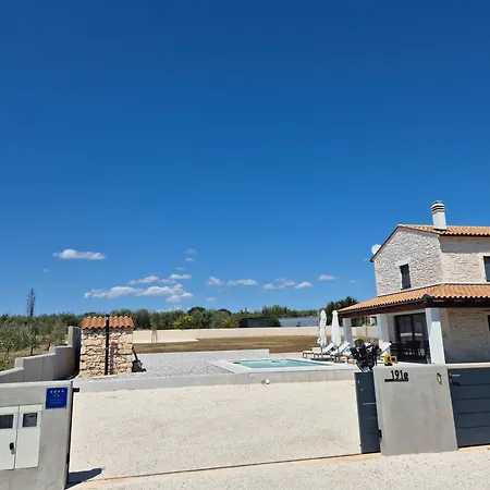 Villa Stone With Private Pool Pula