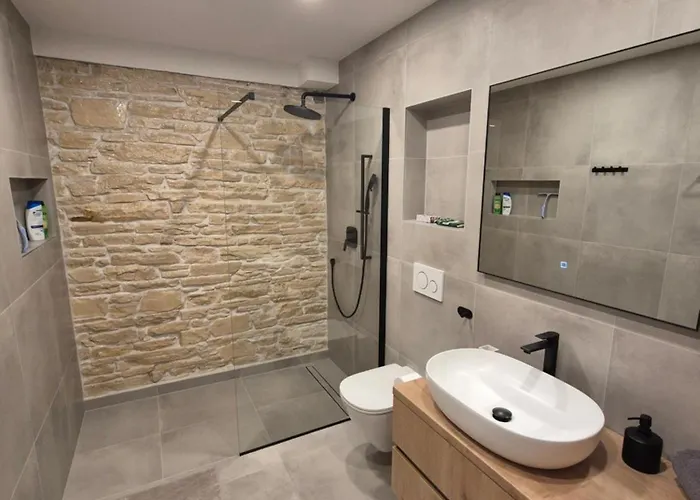 Stone Tonka Vila Pula