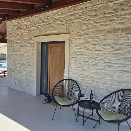 Stone Tonka Vila *