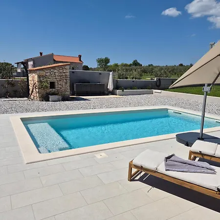 Stone Tonka Vila *