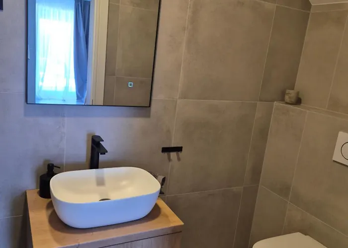 Stone Tonka Пула