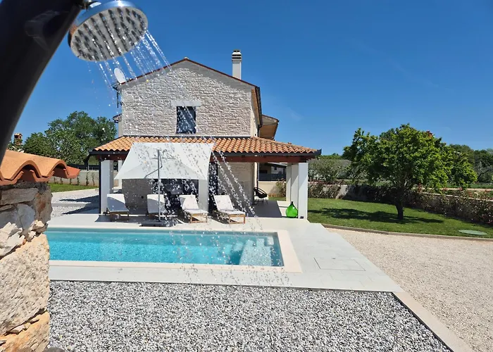 Stone Tonka Пула