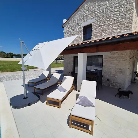 Stone Tonka Villa Póla